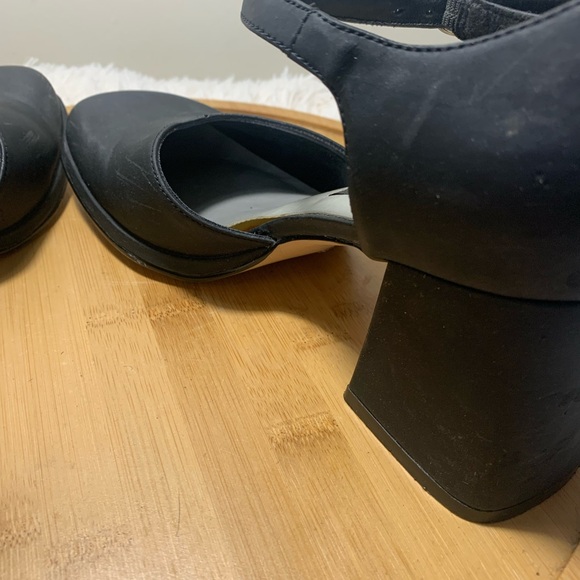 Aggies Heels Women’s Size 7.5 Black Closed Toe Buckled Strap Block Heel 1.75” - Picture 4 of 8